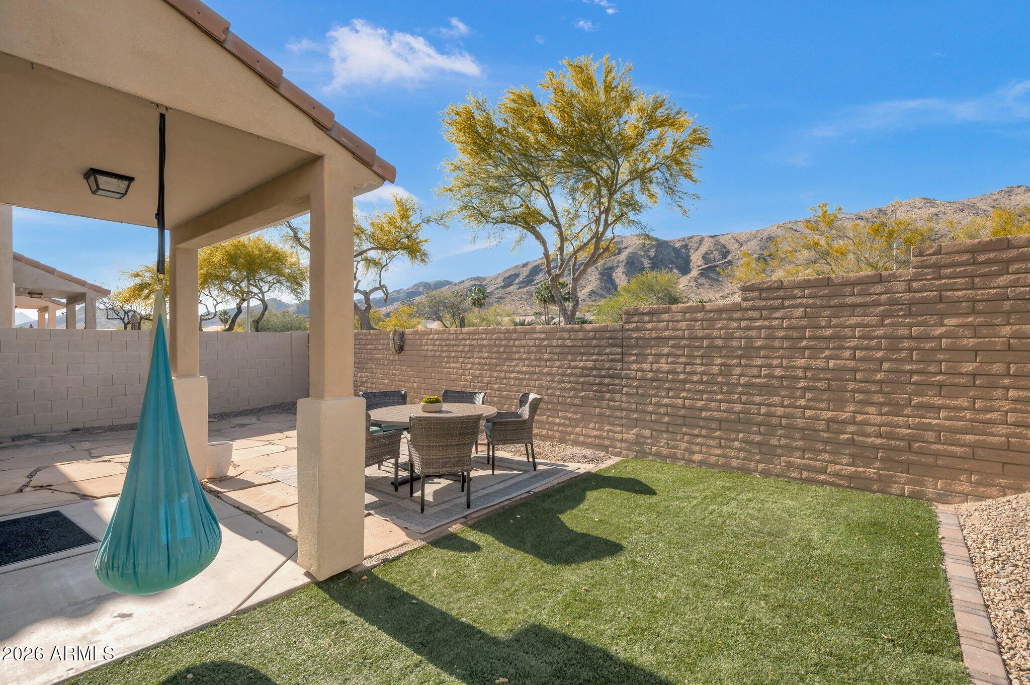 304 W MOUNTAIN SAGE Drive