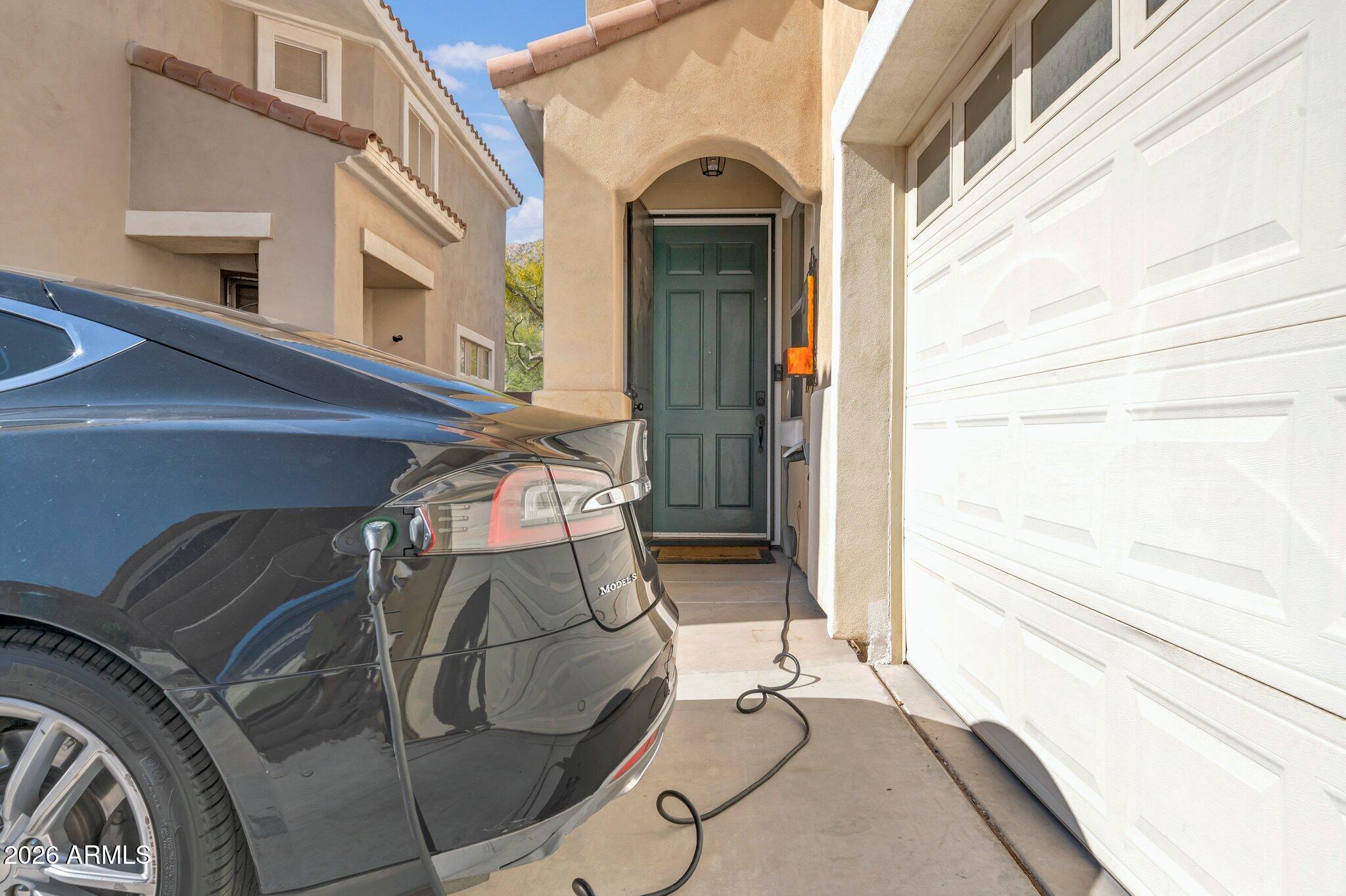 304 W MOUNTAIN SAGE Drive