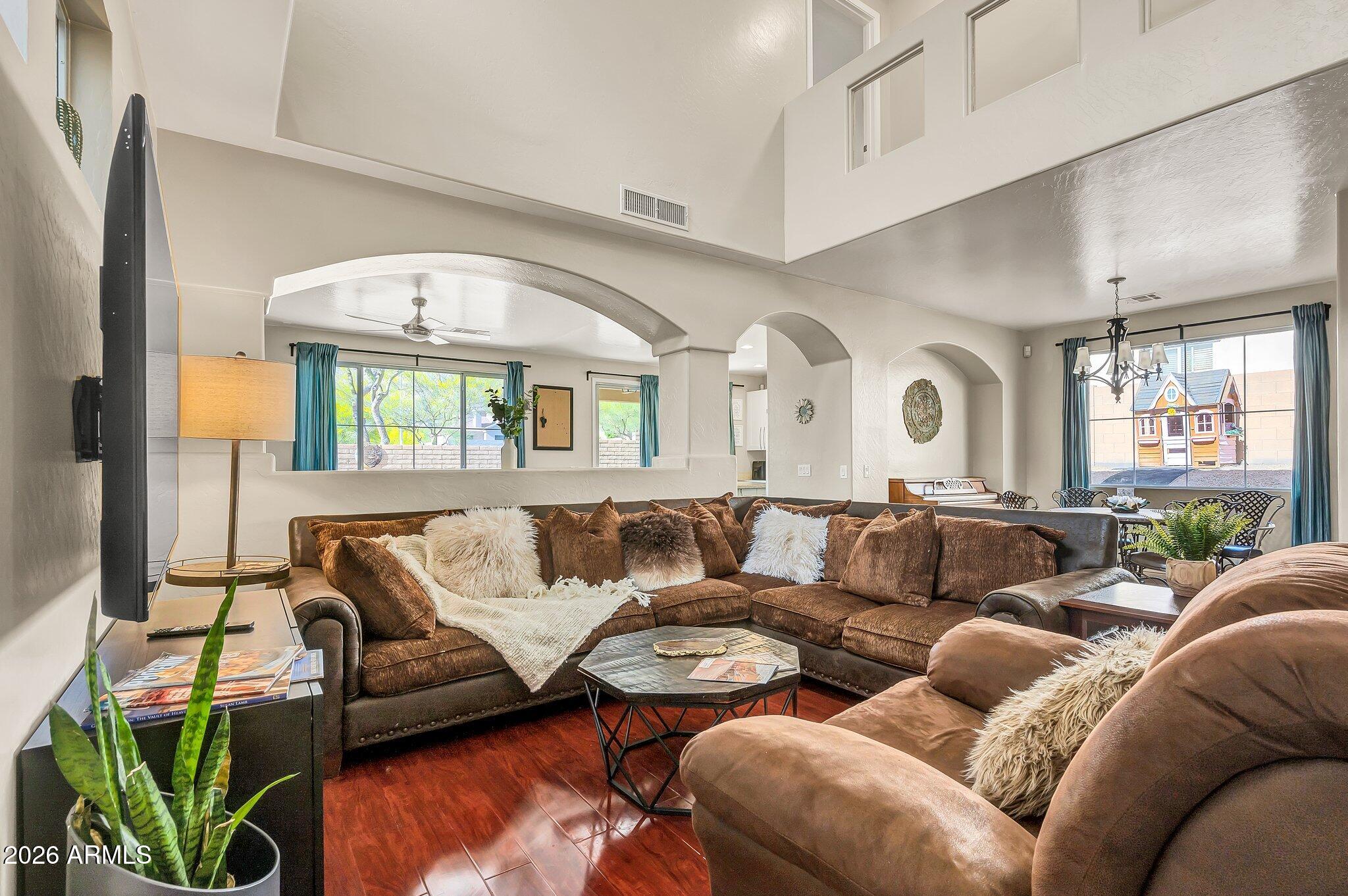 304 W MOUNTAIN SAGE Drive