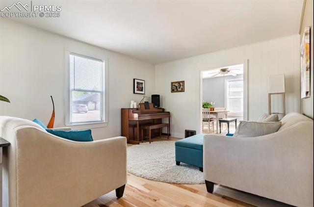 803 S Cascade Avenue