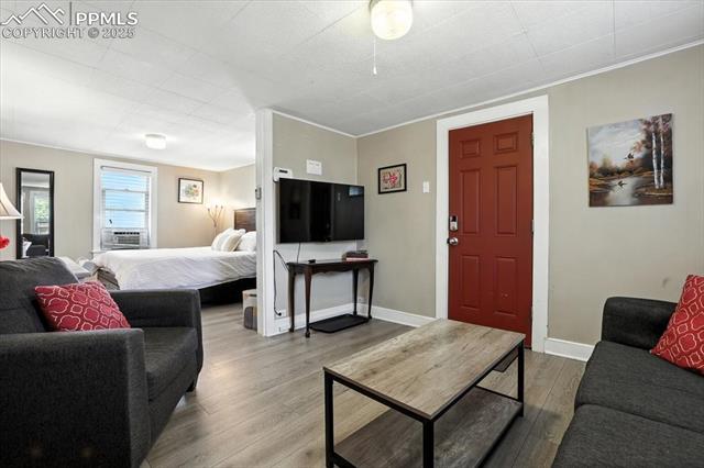 803 S Cascade Avenue