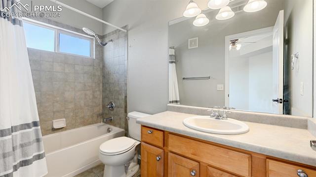 1845 Montura View 202