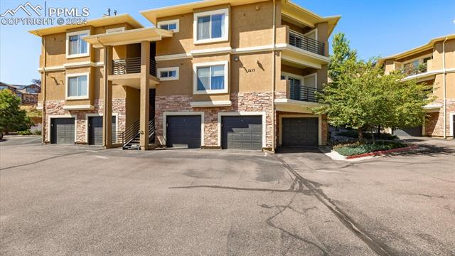 1845 Montura View 202