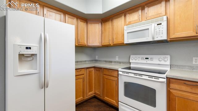 1845 Montura View 202