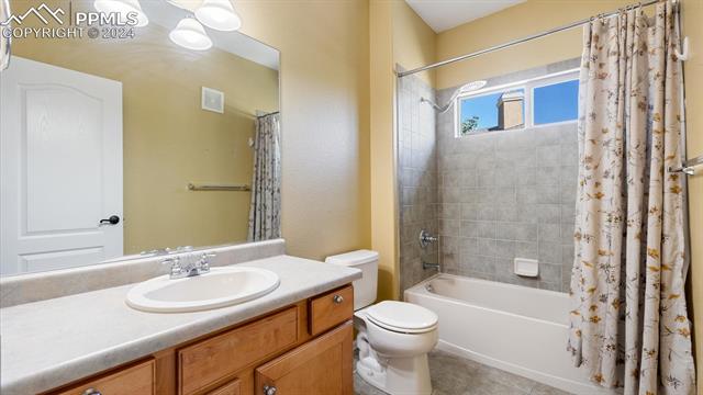 1845 Montura View 202