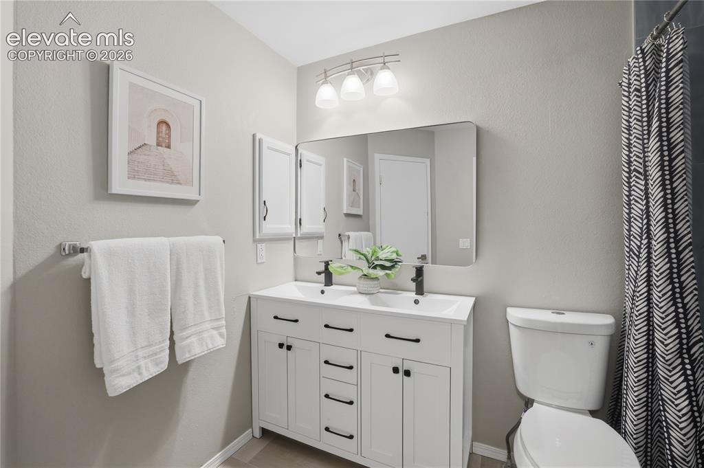 3552 Queen Anne Way