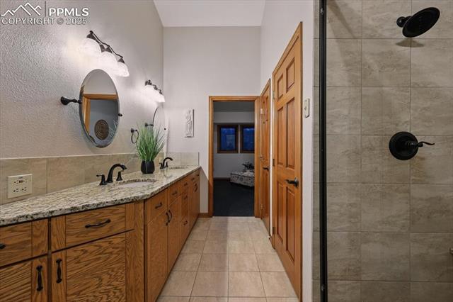 3065 Black Canyon Road