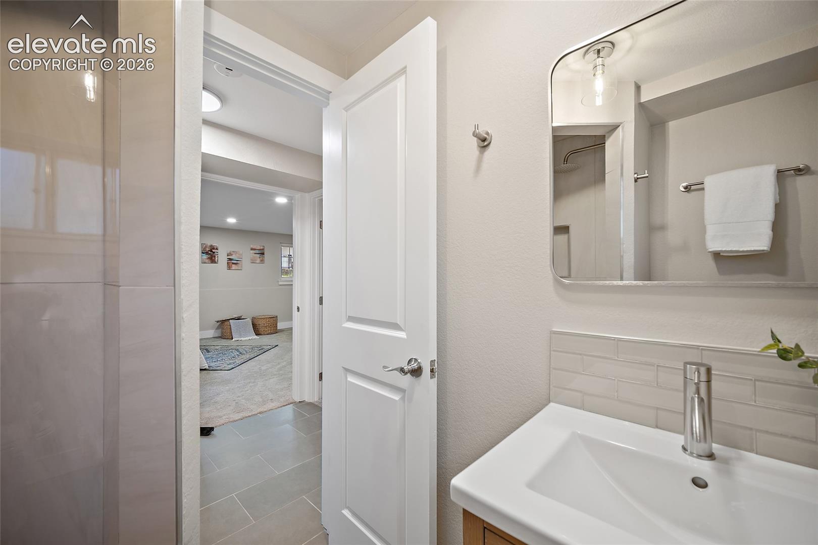 2123 Warwick Lane