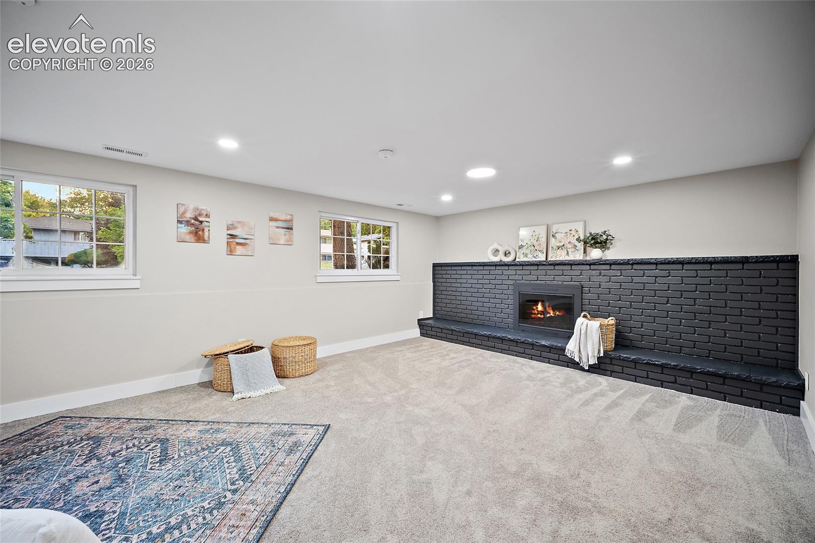 2123 Warwick Lane