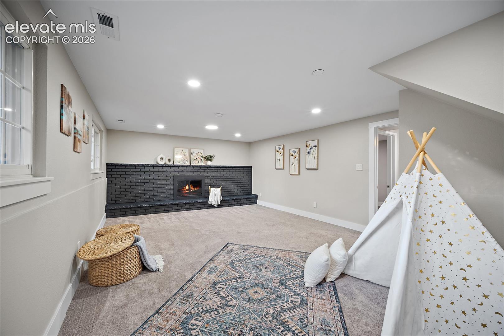 2123 Warwick Lane
