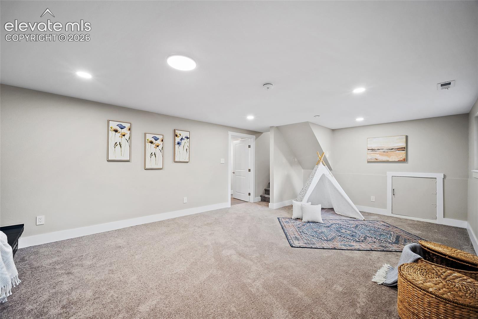 2123 Warwick Lane