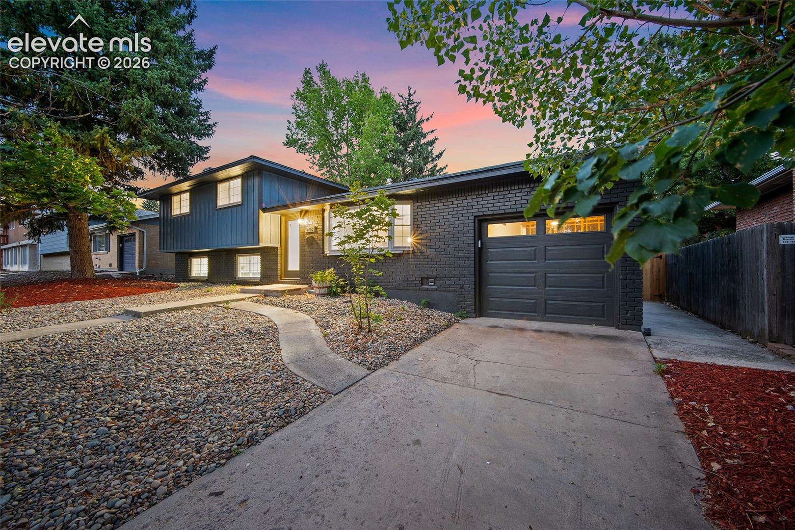 2123 Warwick Lane