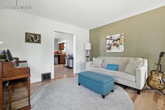 803 S Cascade Avenue