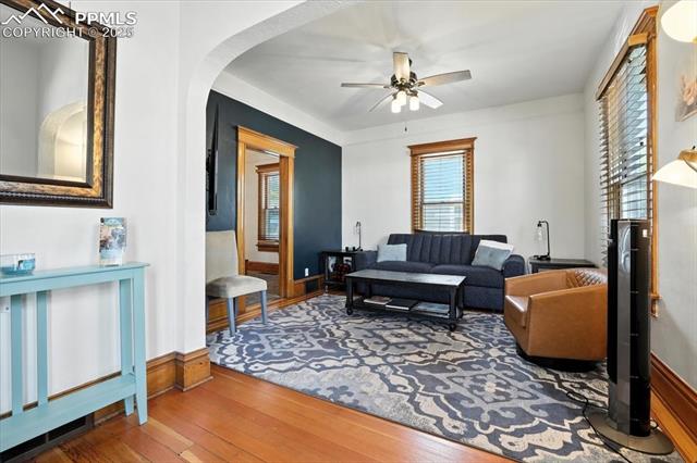803 S Cascade Avenue