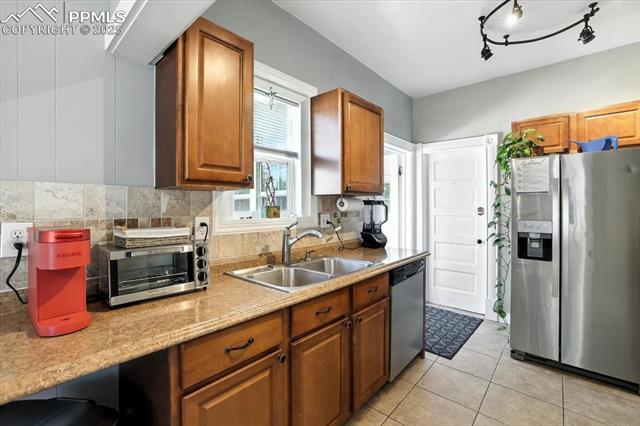 803 S Cascade Avenue