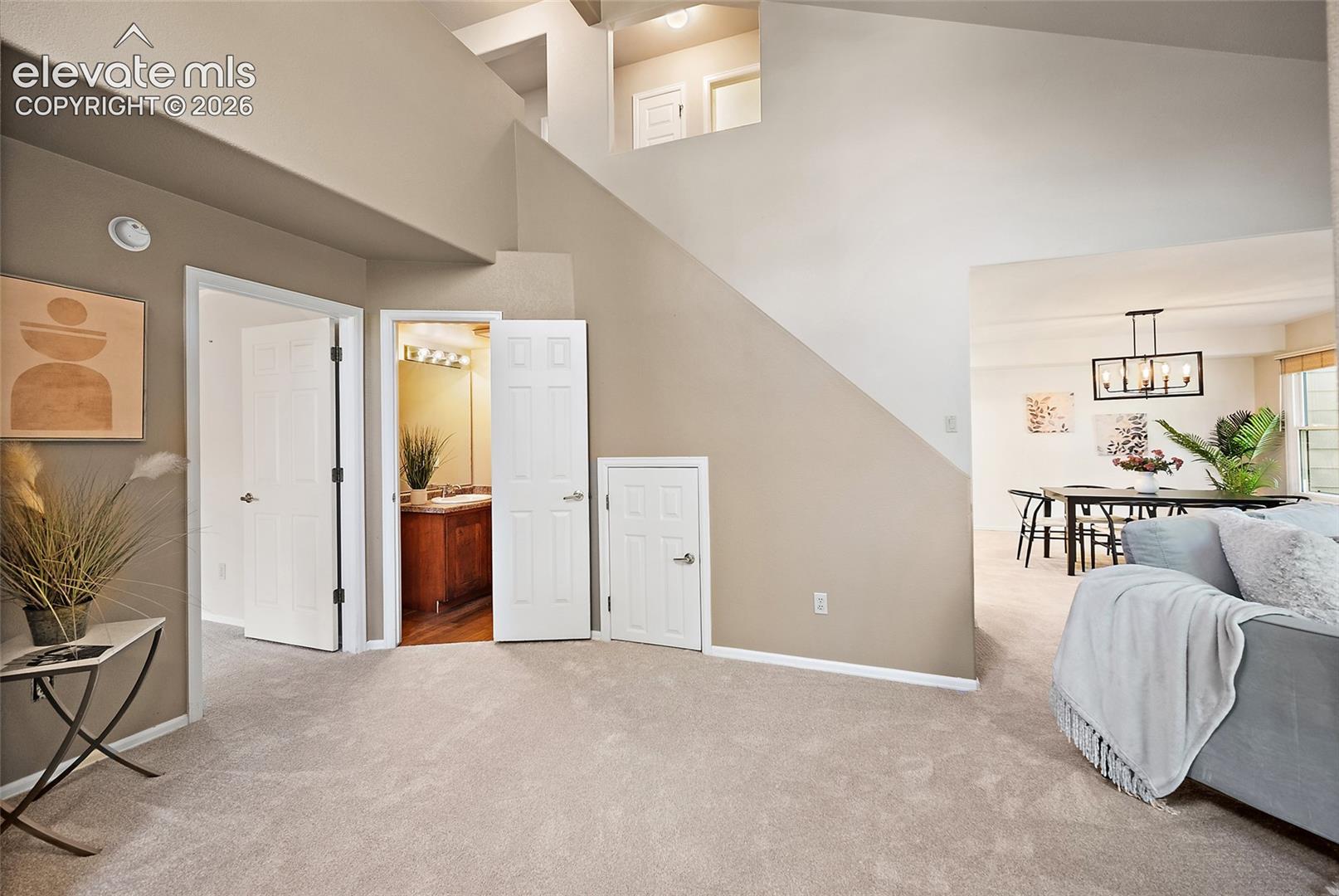 6552 Foxdale Circle
