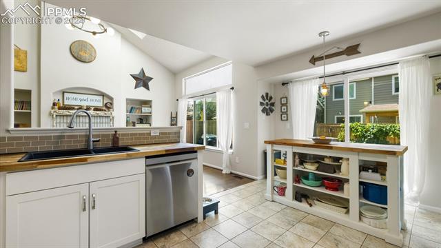 5149 E Dakota Avenue