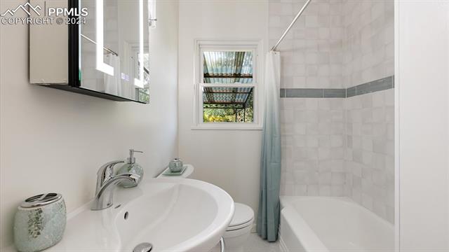 2018 Woodburn Street