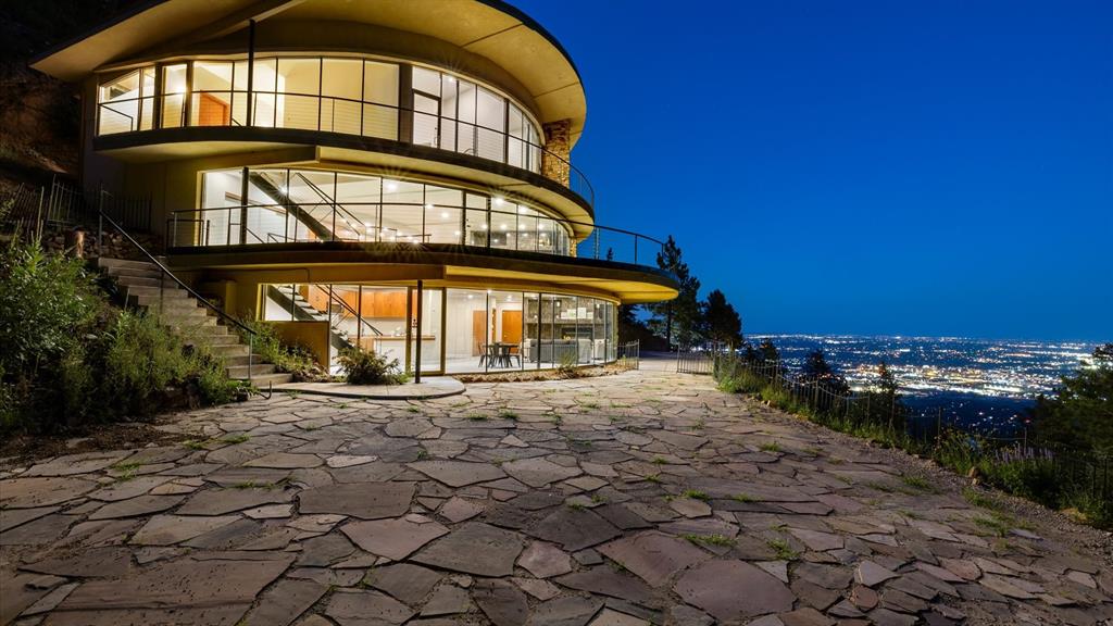 1880 Ponder Heights Drive
