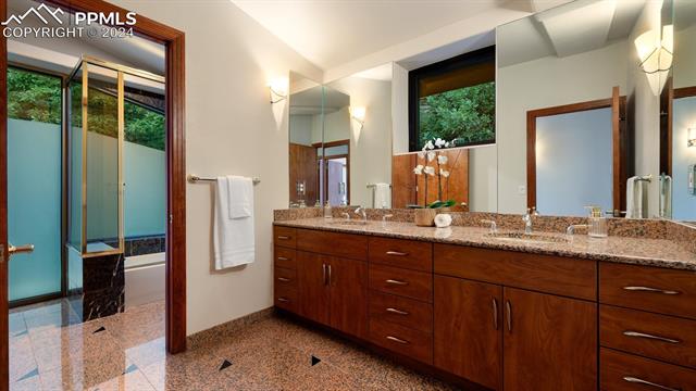 1880 Ponder Heights Drive