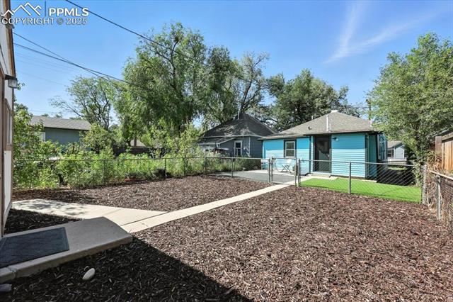 2004 W Cucharras Street