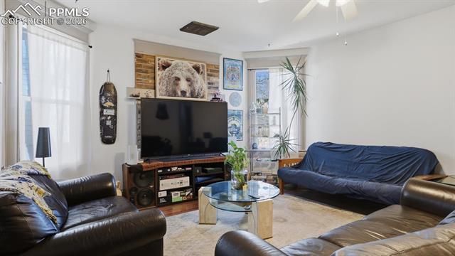 1011 W Pikes Peak Avenue