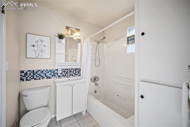 1133 Farragut Avenue