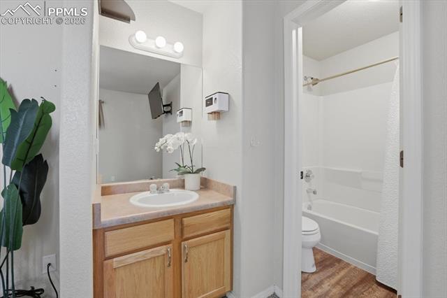 2280 E La Salle Street 103