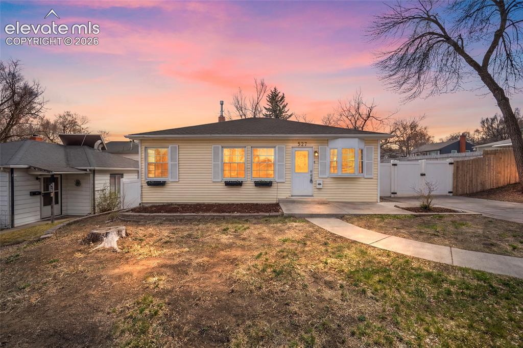 527 W San Miguel Street