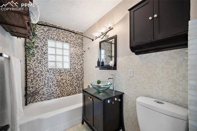 527 W San Miguel Street