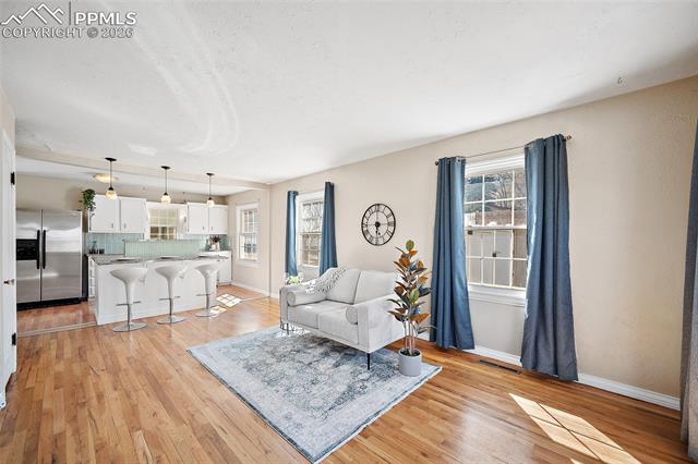 527 W San Miguel Street