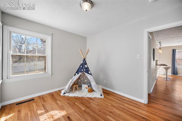 527 W San Miguel Street