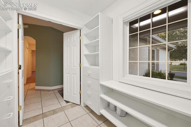 2566 Marston Height / 20-Academy