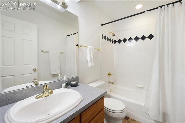2566 Marston Height / 20-Academy