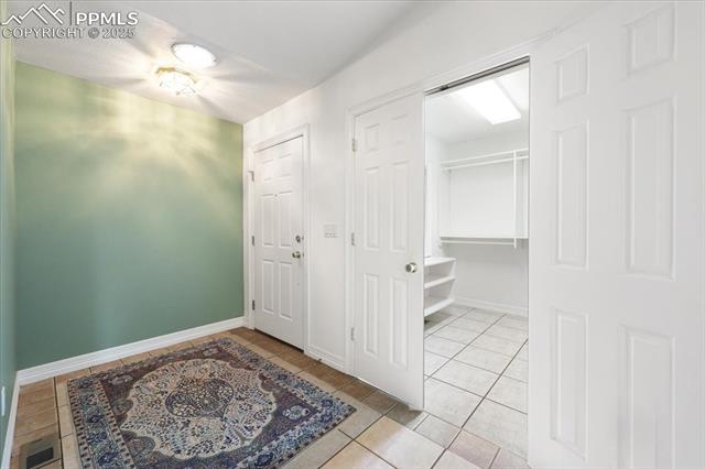 2566 Marston Height / 20-Academy