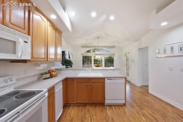 2566 Marston Height / 20-Academy
