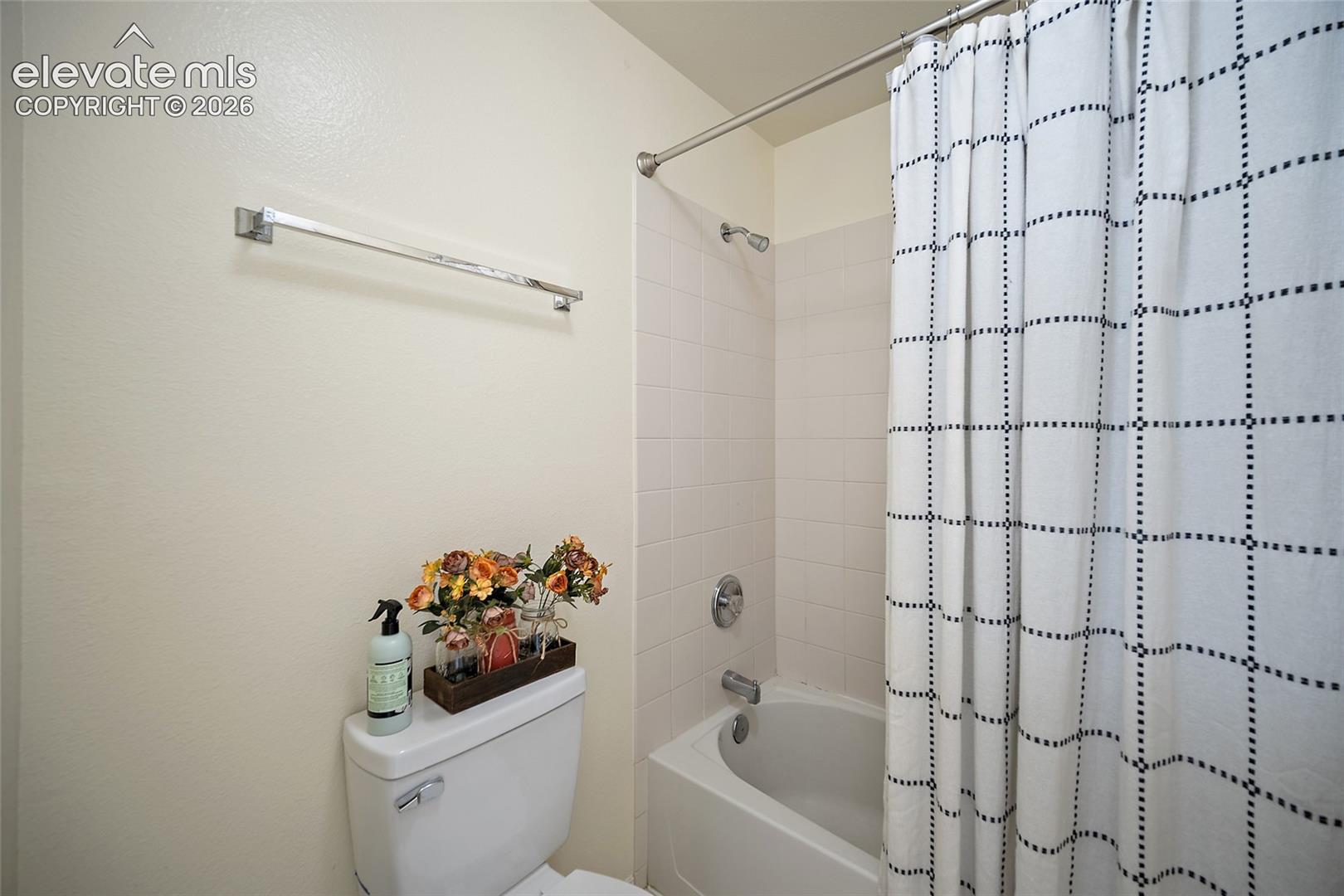 7387 Middle Bay Way