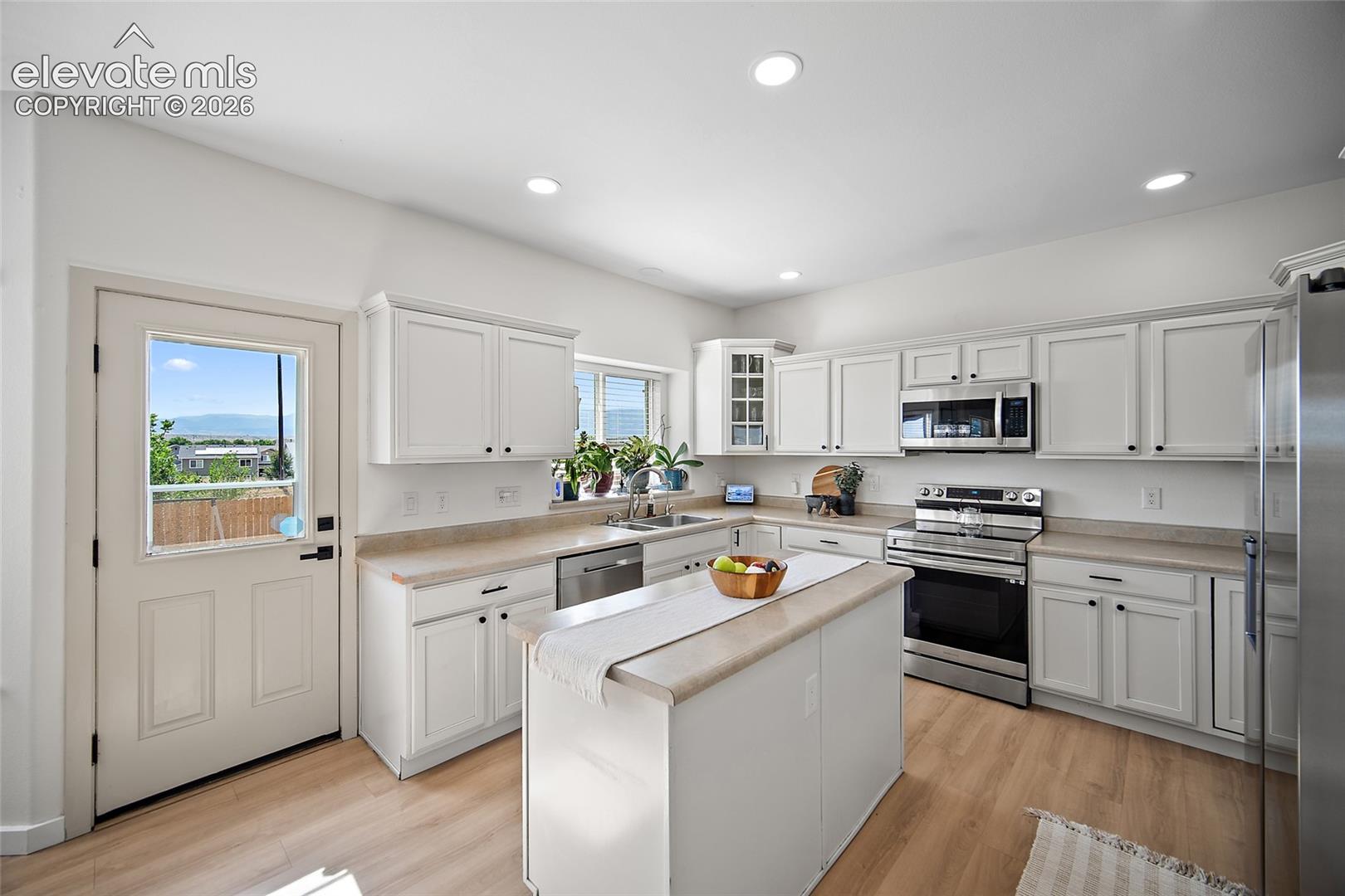 7387 Middle Bay Way