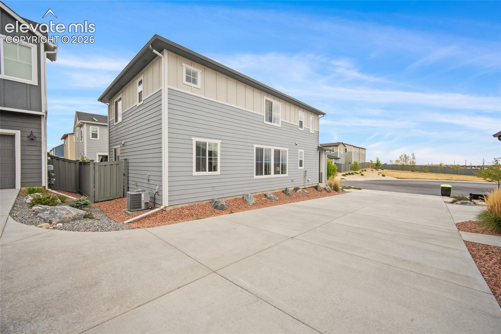 5816 Summer Dream Drive