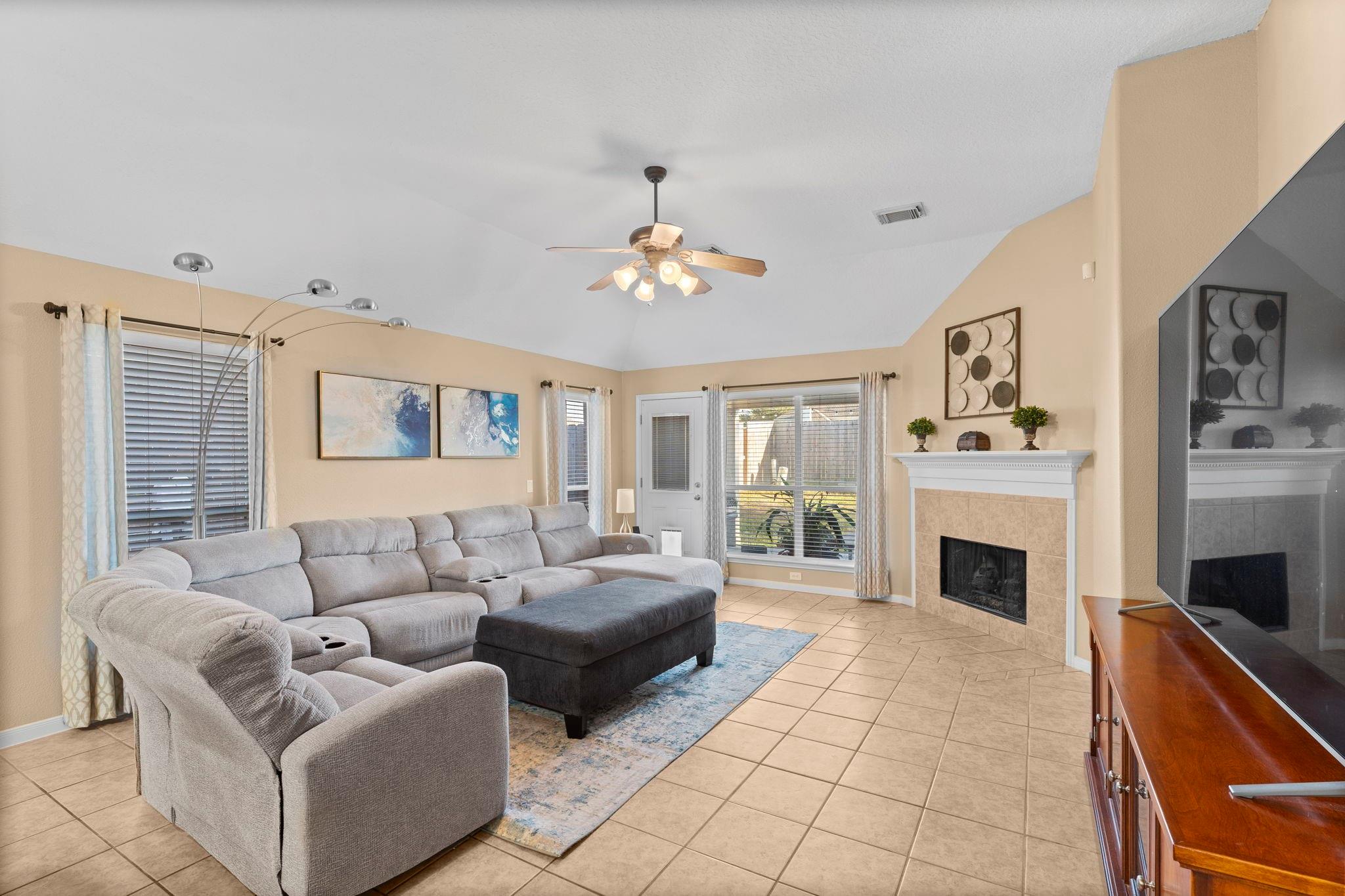 3339 Ellesborough Lane