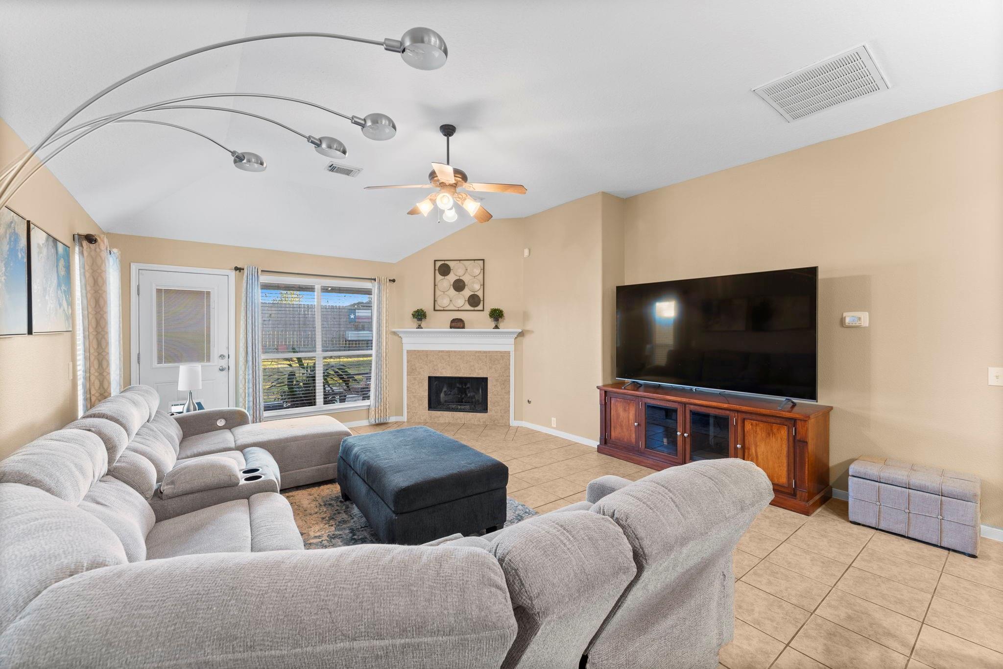 3339 Ellesborough Lane