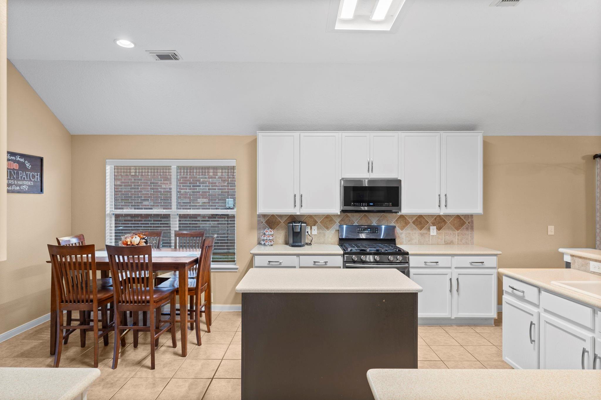 3339 Ellesborough Lane