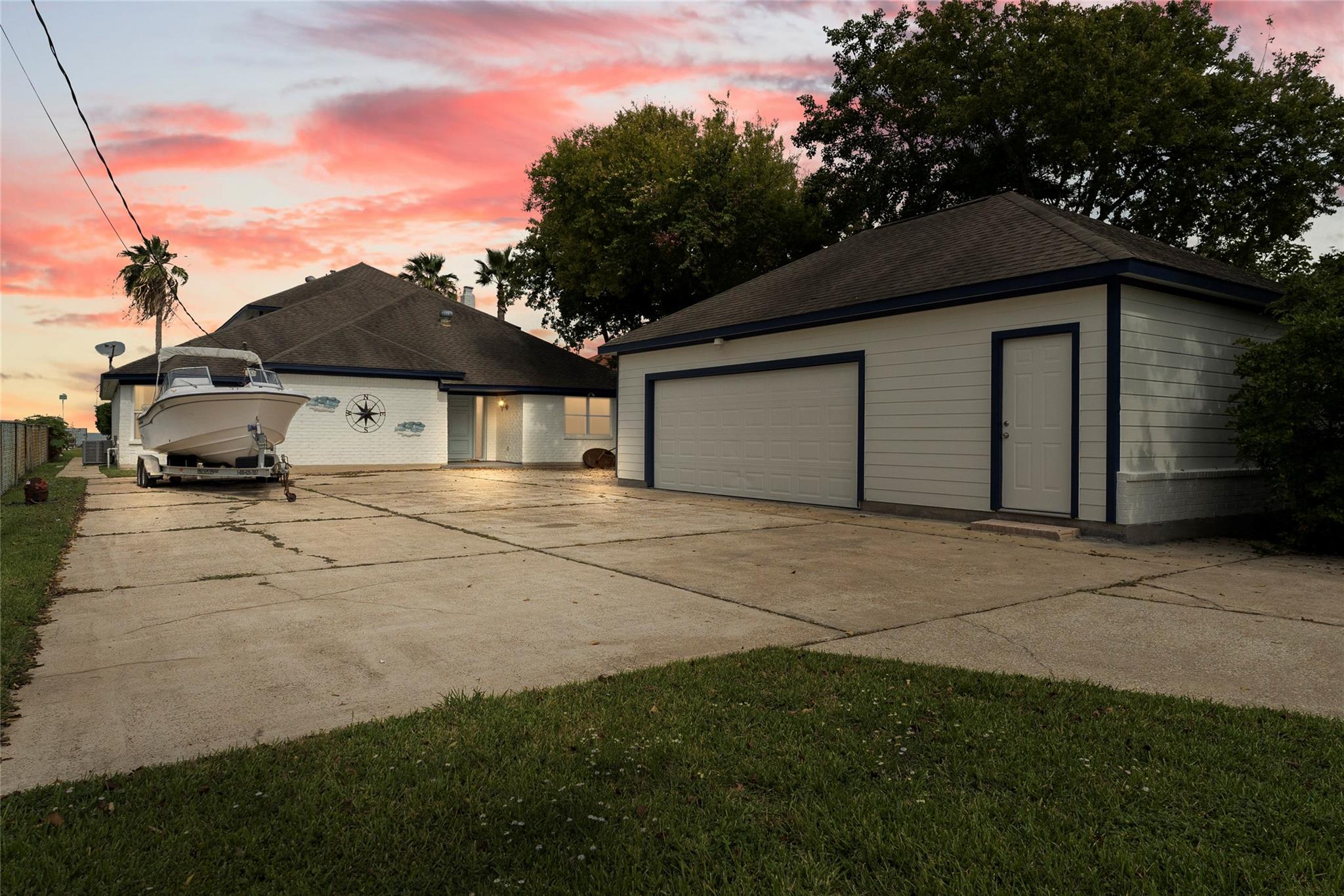 2576 Cliff Drive