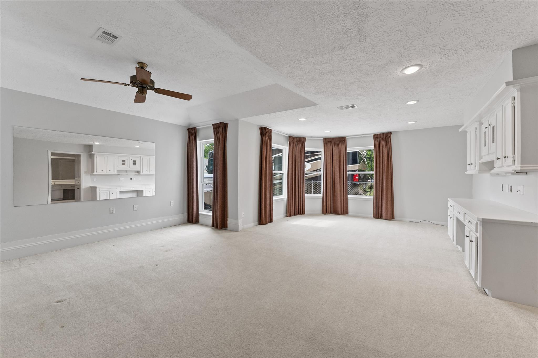 2576 Cliff Drive
