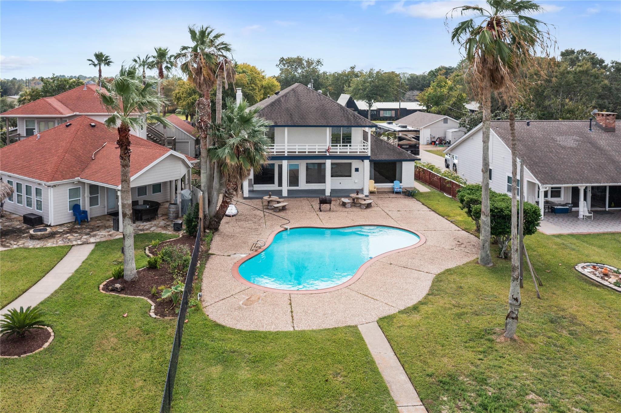 2576 Cliff Drive
