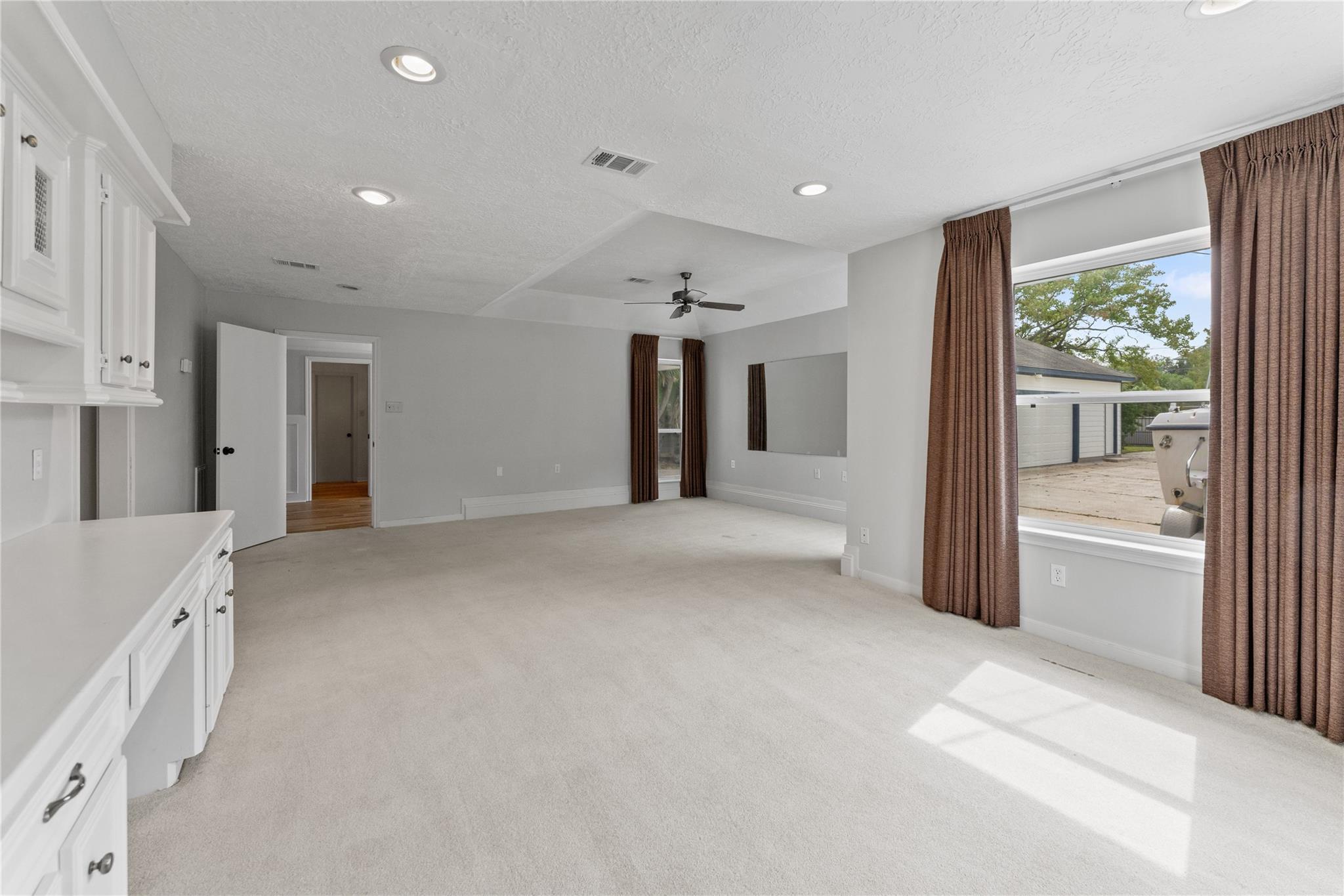 2576 Cliff Drive