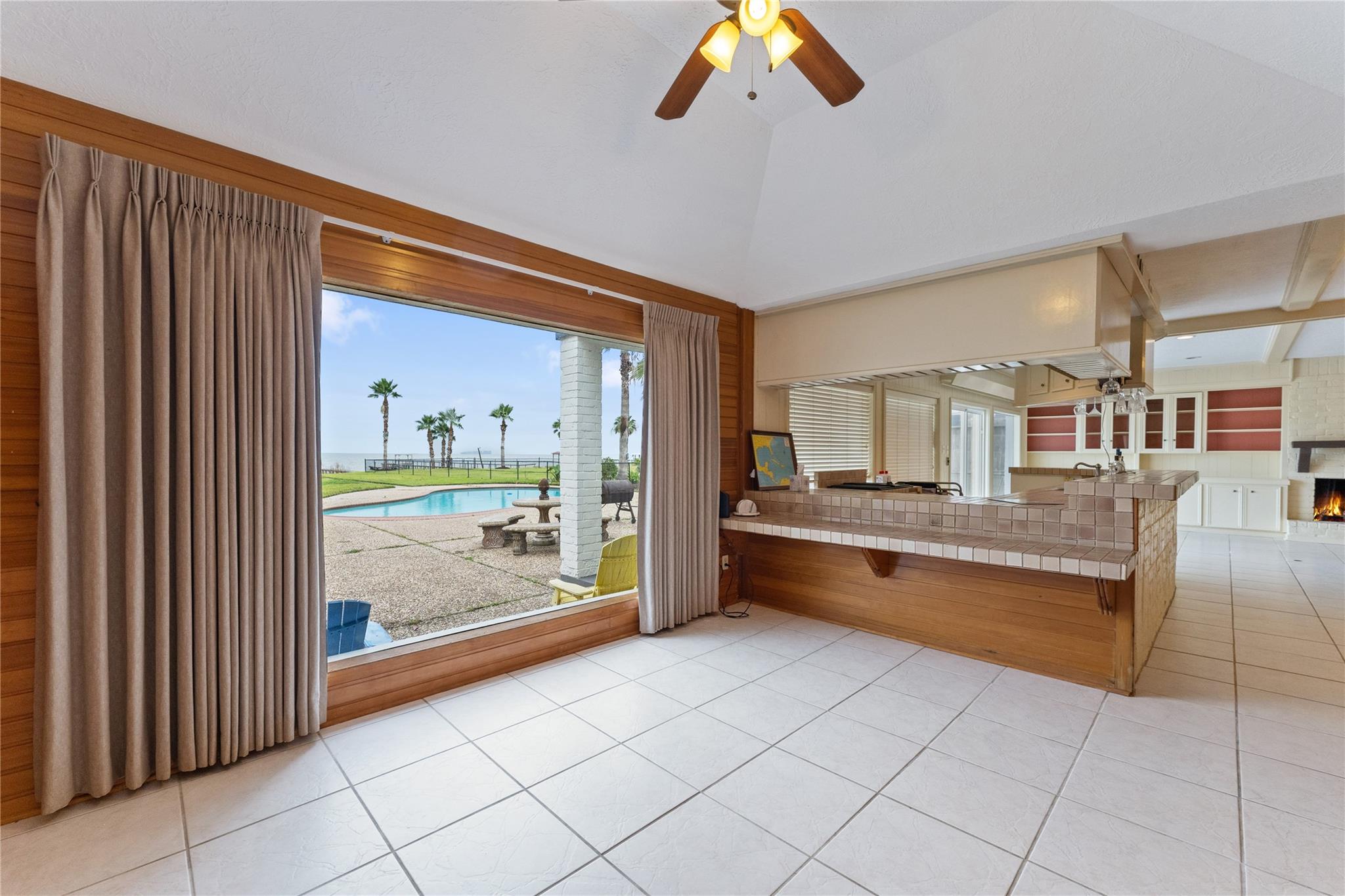 2576 Cliff Drive