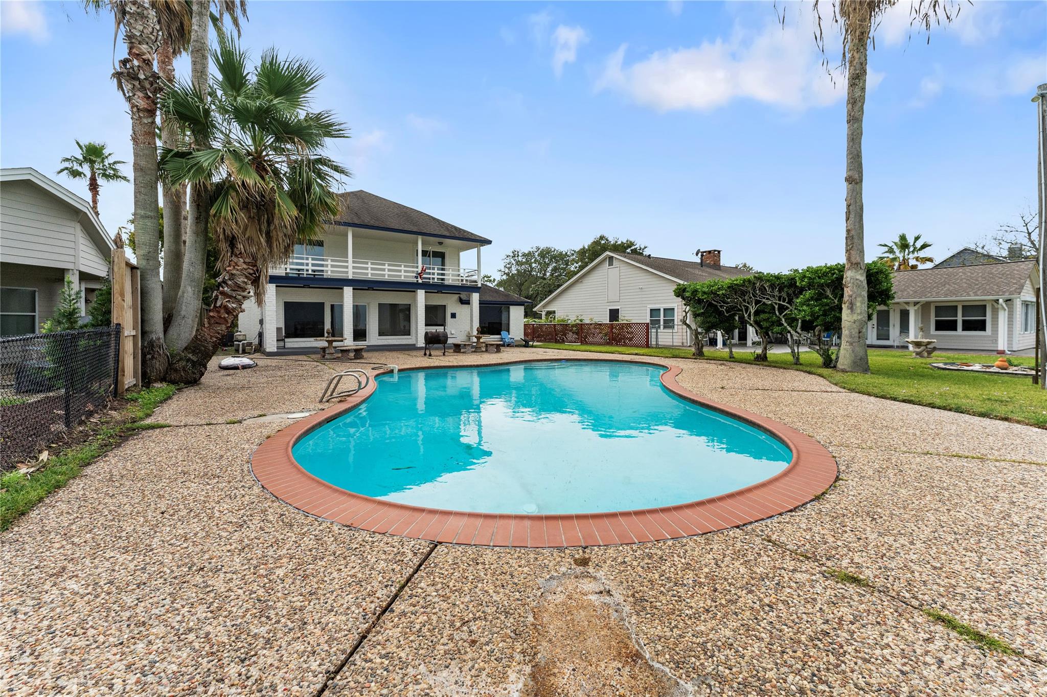 2576 Cliff Drive
