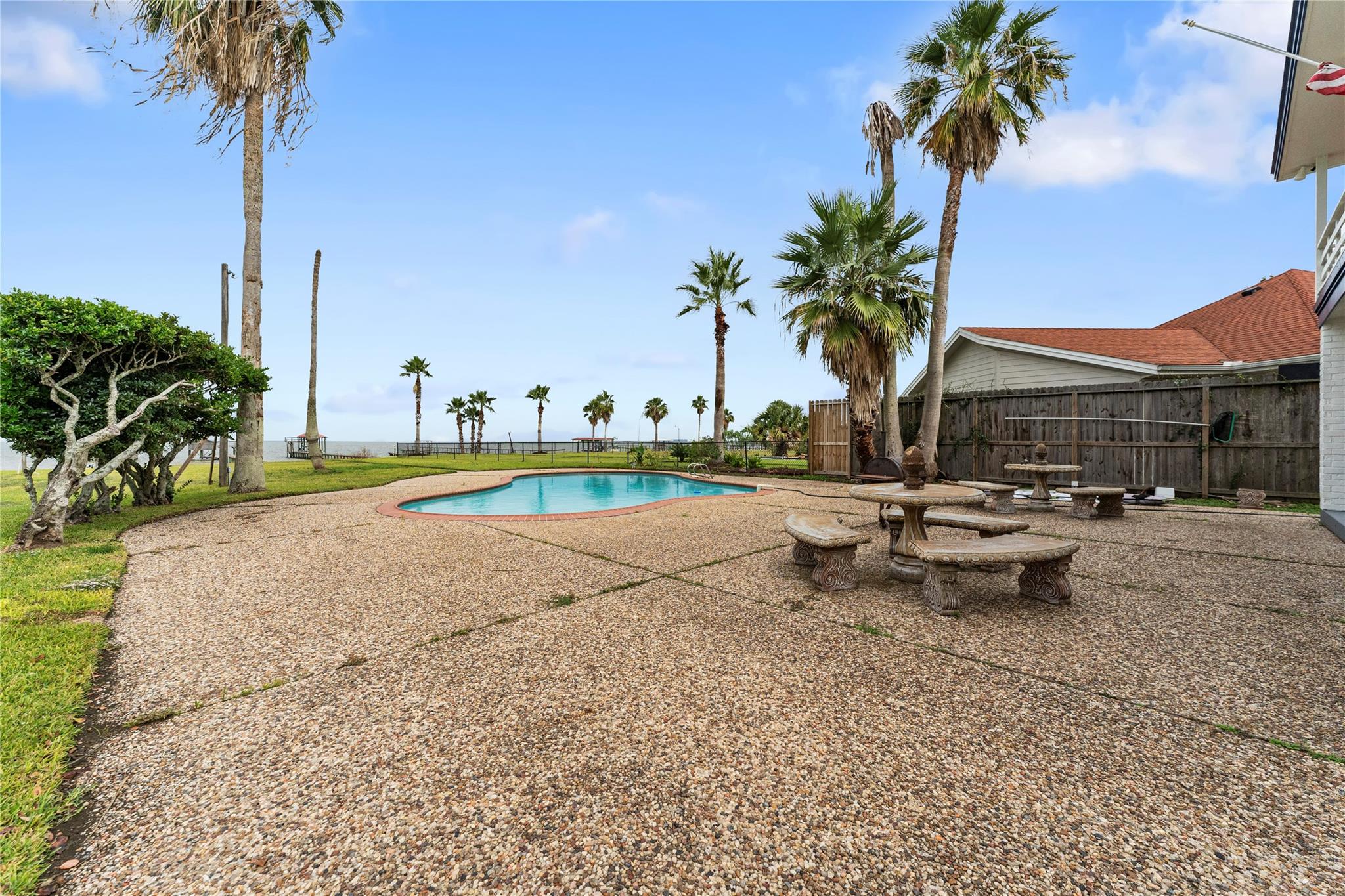 2576 Cliff Drive