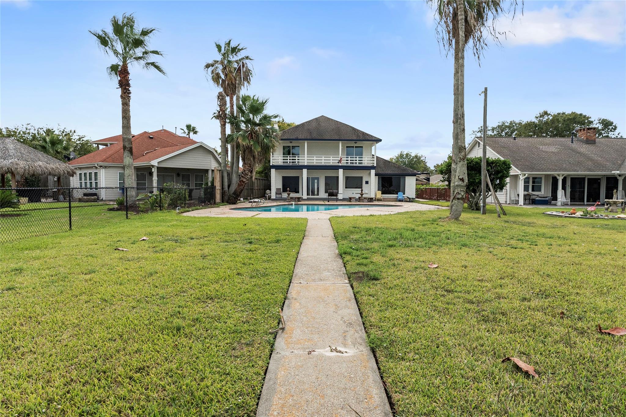 2576 Cliff Drive
